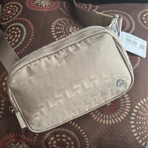 lululemon athletica Handbags - 👜 Lululemon Everywhere Belt Bag – L Monogram Jacquard NWT